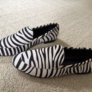 Banana Republic zebra flats, nwot